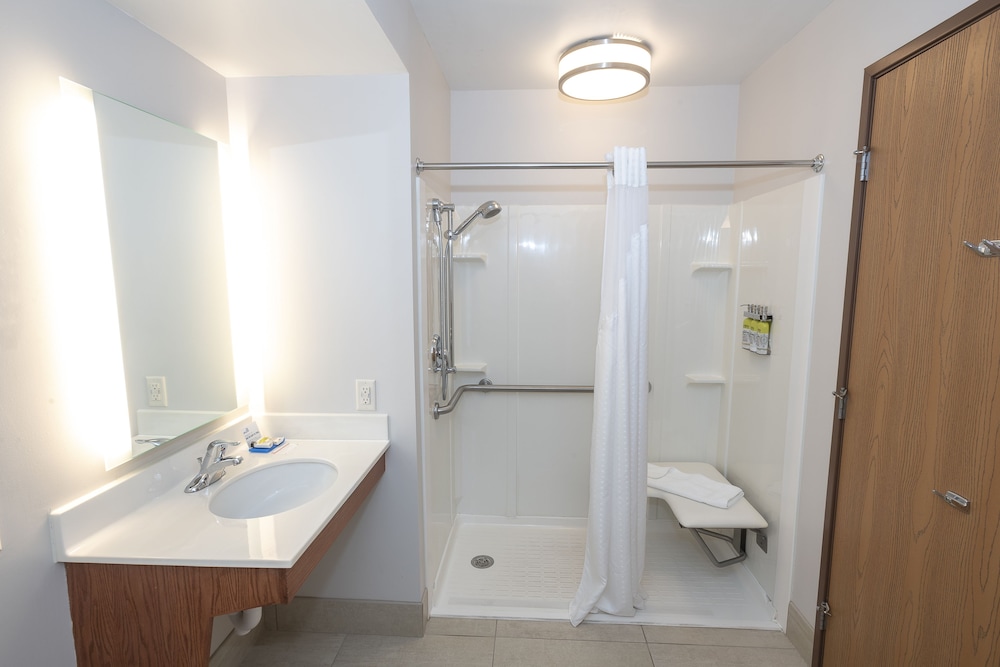 holiday inn express hotel and suites iron mountain by ihg