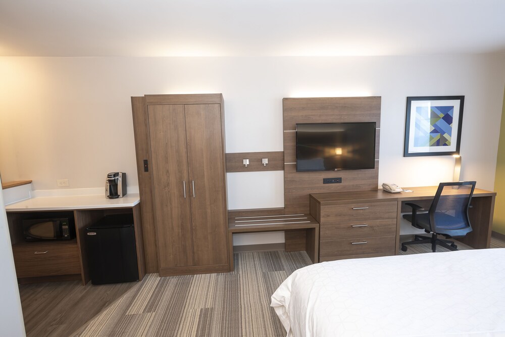 holiday inn express hotel and suites iron mountain by ihg