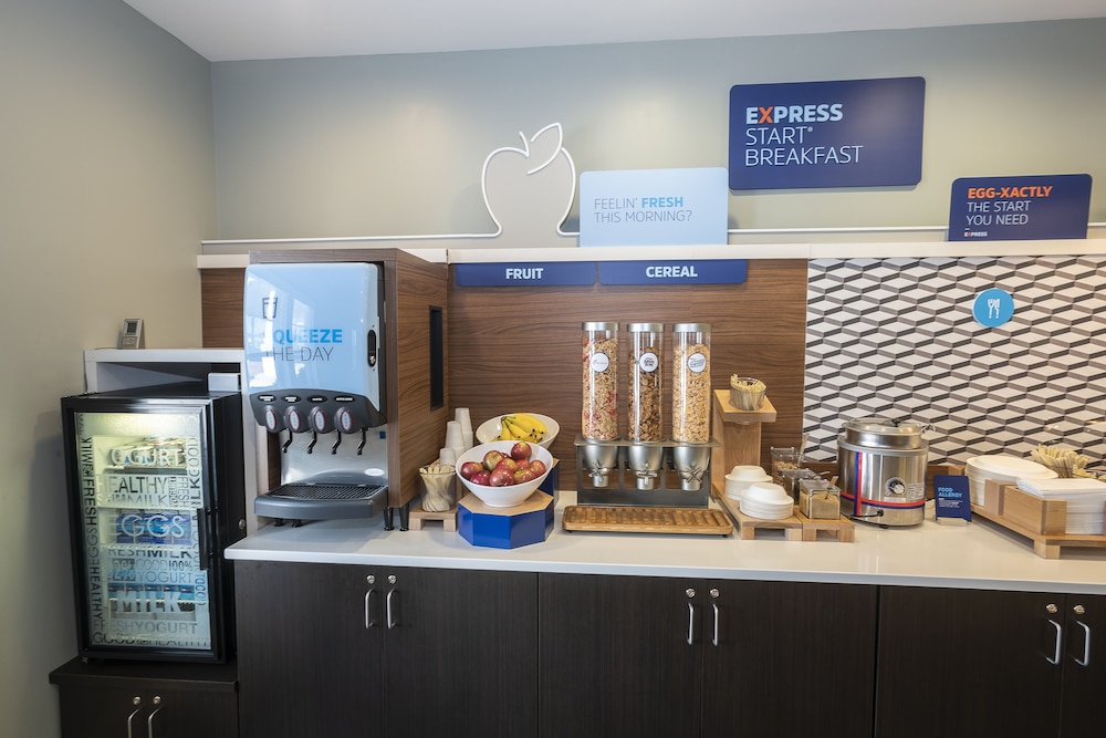 holiday inn express hotel and suites iron mountain by ihg