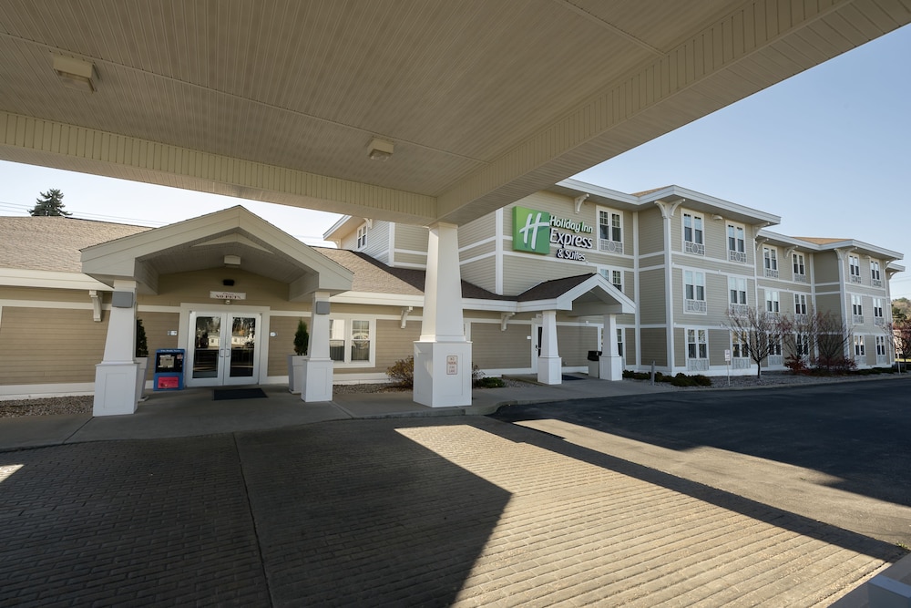 holiday inn express hotel and suites iron mountain by ihg