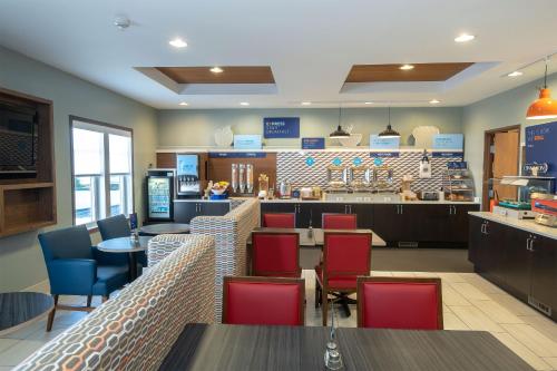 holiday inn express hotel and suites iron mountain by ihg