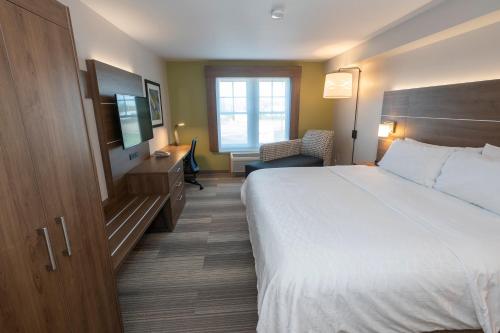 holiday inn express hotel and suites iron mountain by ihg