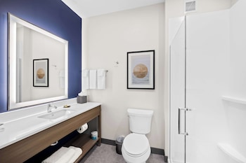 best western plus marquette hotel and suites