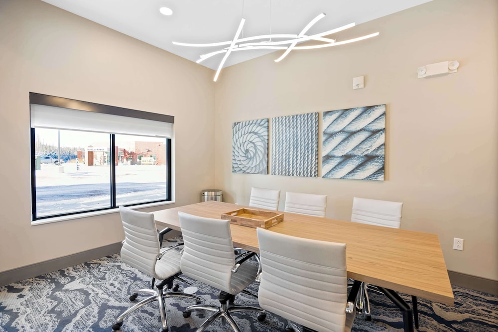 best western plus marquette hotel and suites