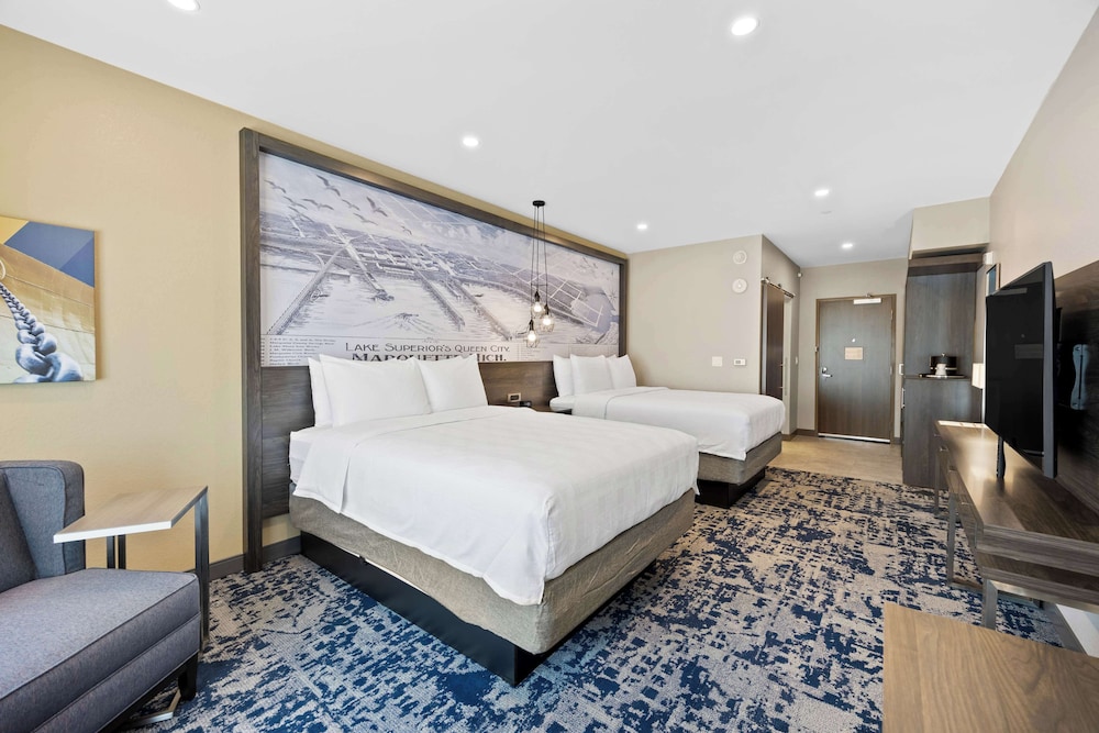 best western plus marquette hotel and suites