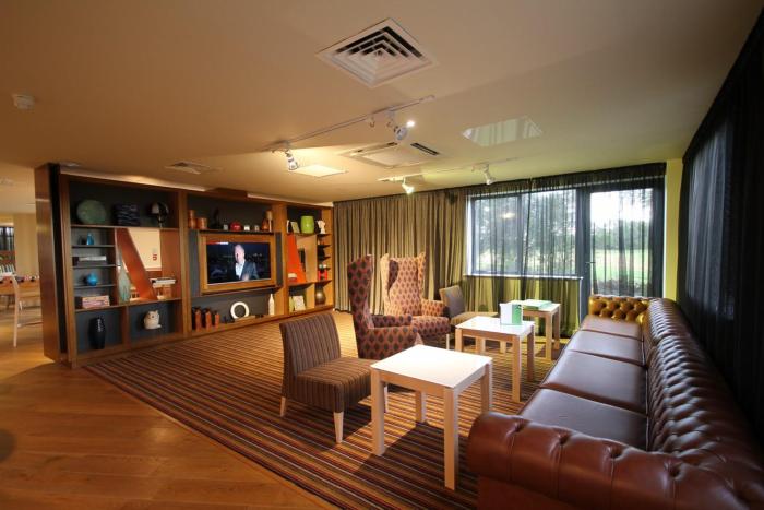 holiday inn huntingdon racecourse by ihg