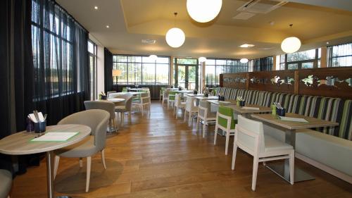 holiday inn huntingdon racecourse by ihg