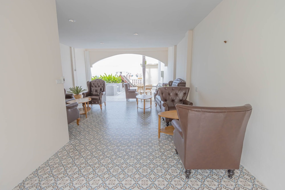 roomquest the peak patong hill