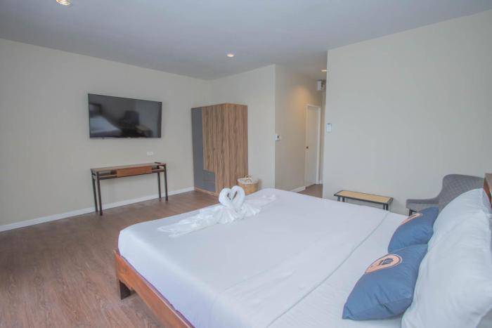 roomquest the peak patong hill