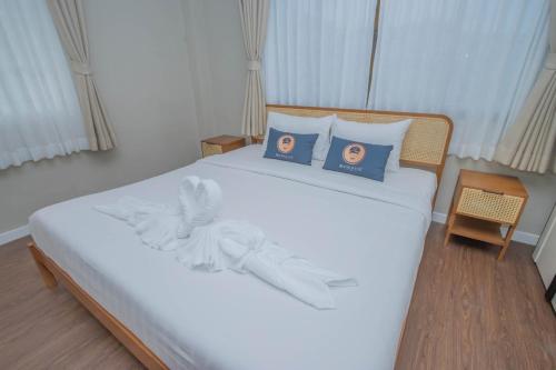 roomquest the peak patong hill