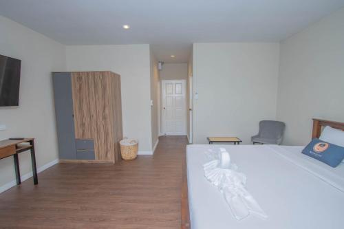 roomquest the peak patong hill
