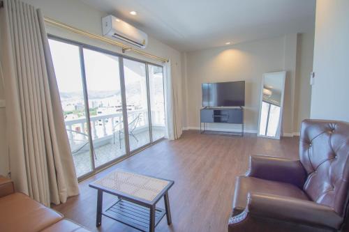 roomquest the peak patong hill