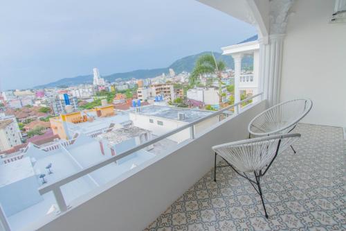 roomquest the peak patong hill