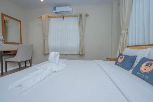roomquest the peak patong hill