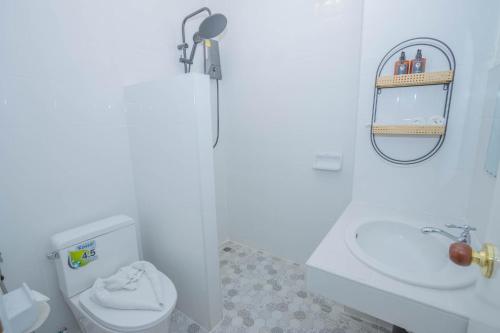 roomquest the peak patong hill