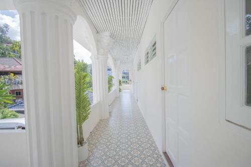 roomquest the peak patong hill