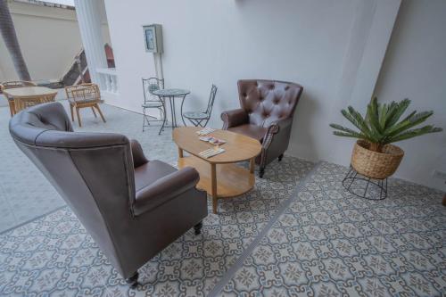 roomquest the peak patong hill