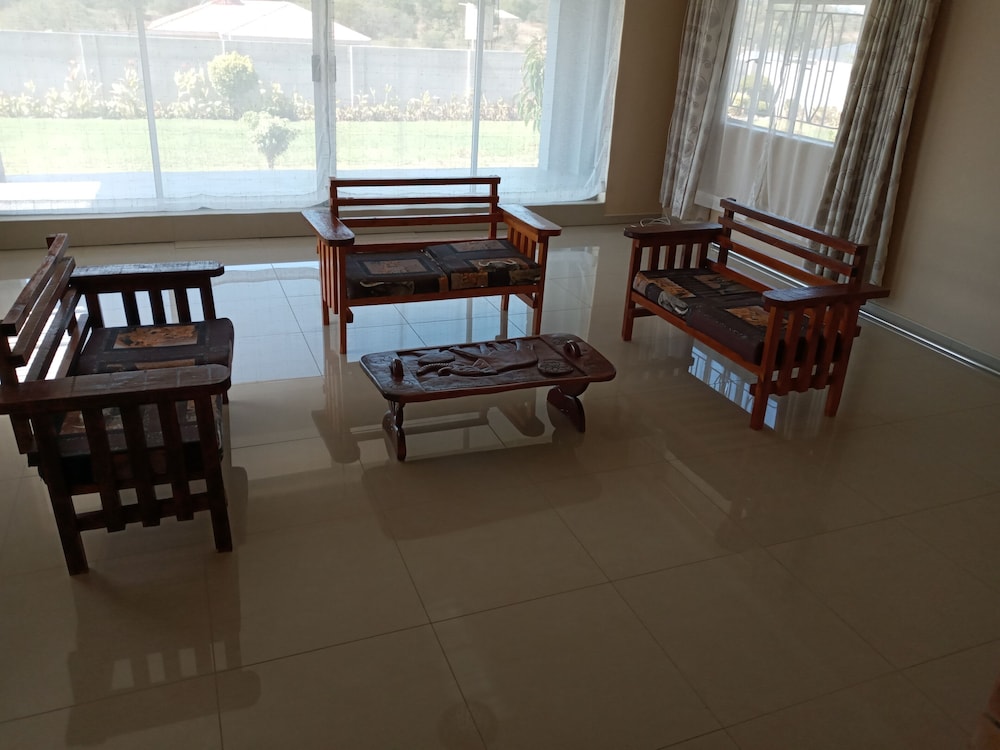 tingompela guest house