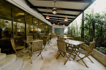 howard johnson hotel versalles barranquilla