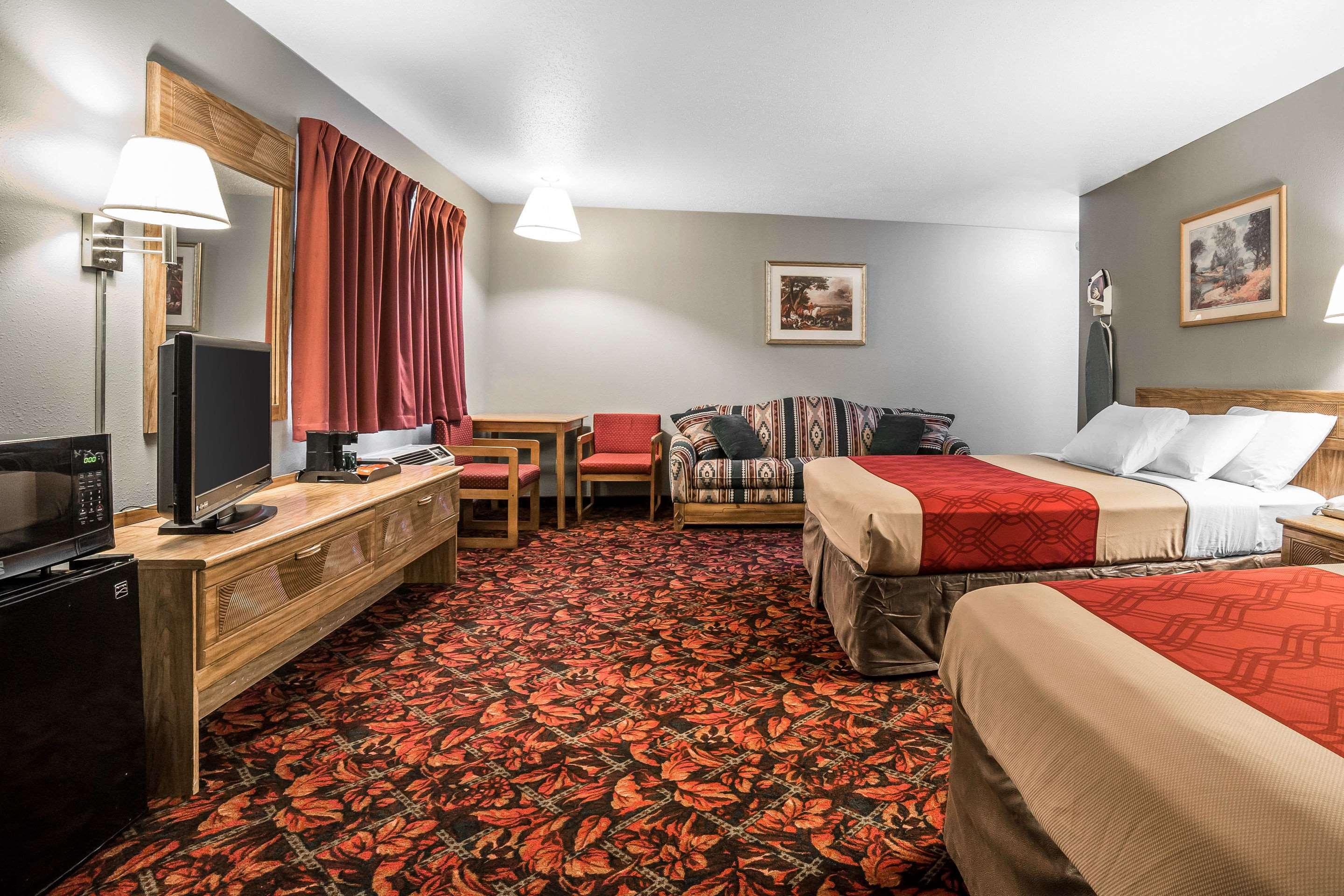 hotel fuzion inn and suites
