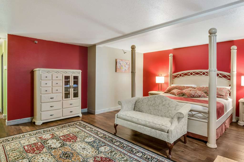 hotel fuzion inn and suites