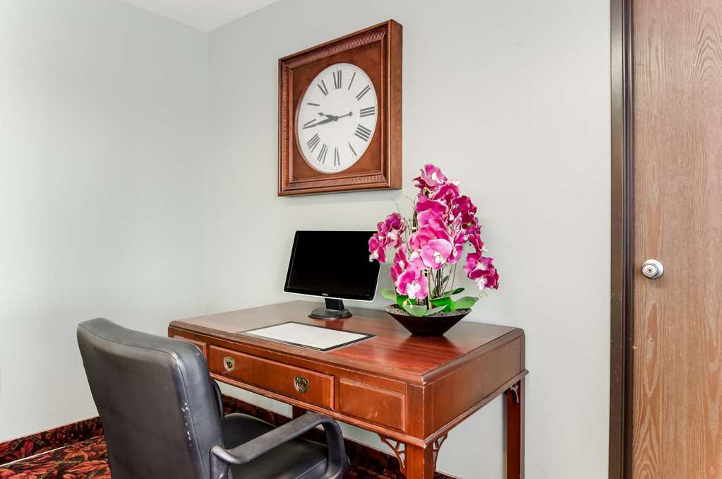 hotel fuzion inn and suites