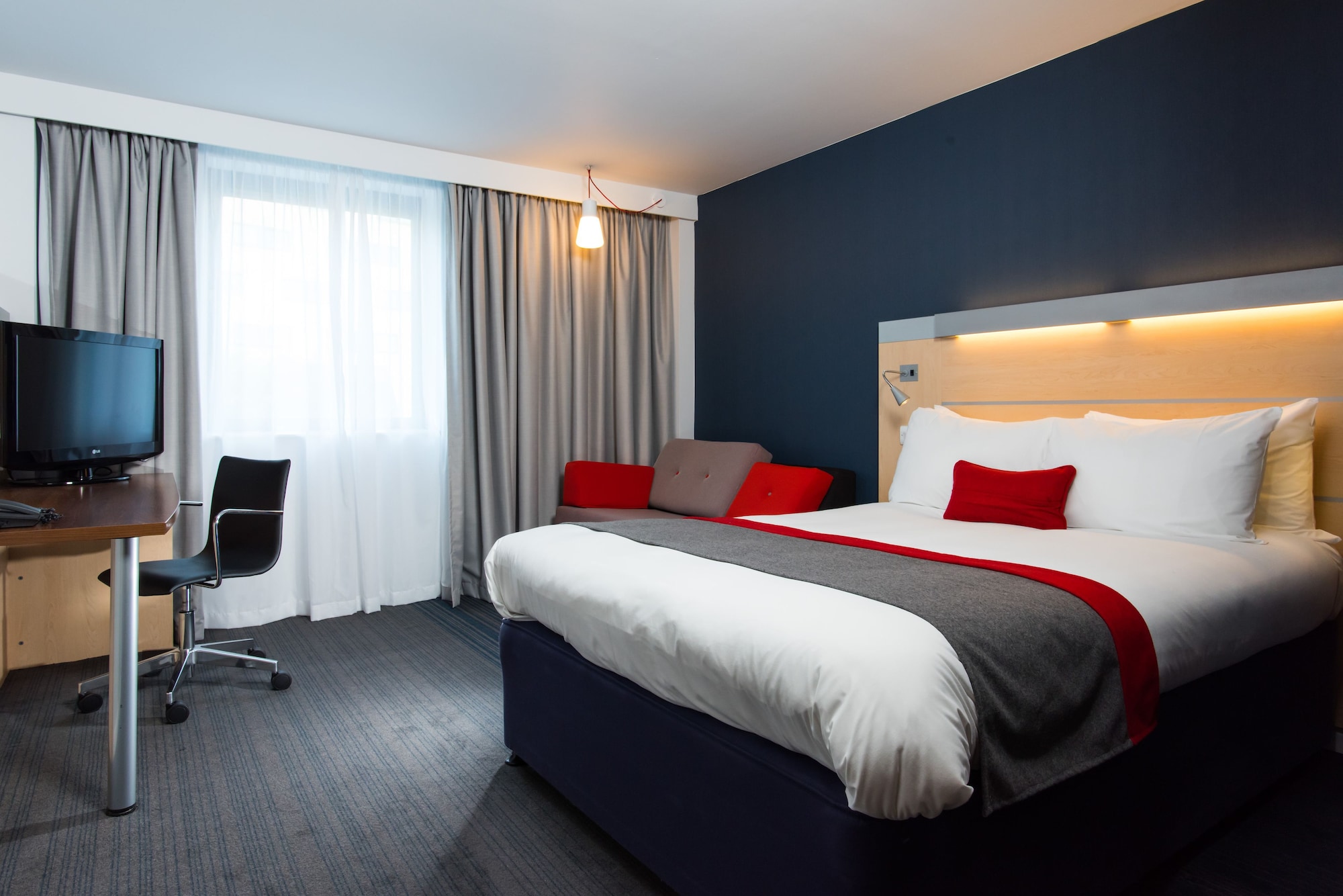 holiday inn express leeds city centre by ihg