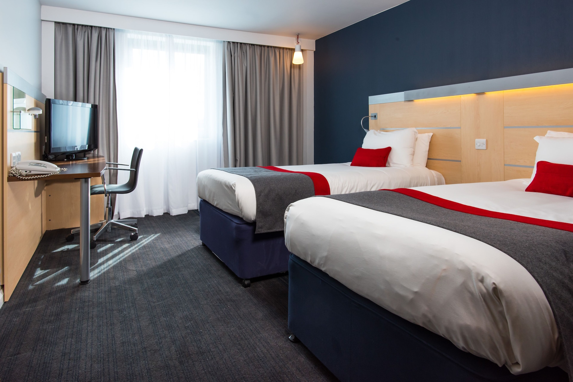 holiday inn express leeds city centre by ihg