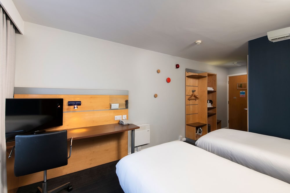 holiday inn express leeds city centre by ihg