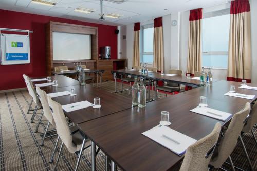 holiday inn express leeds city centre by ihg