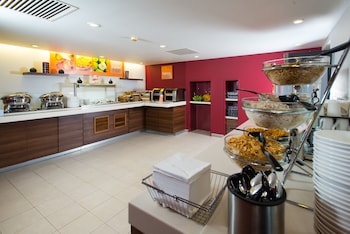 holiday inn express leeds city centre by ihg