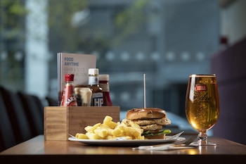 holiday inn express leeds city centre by ihg