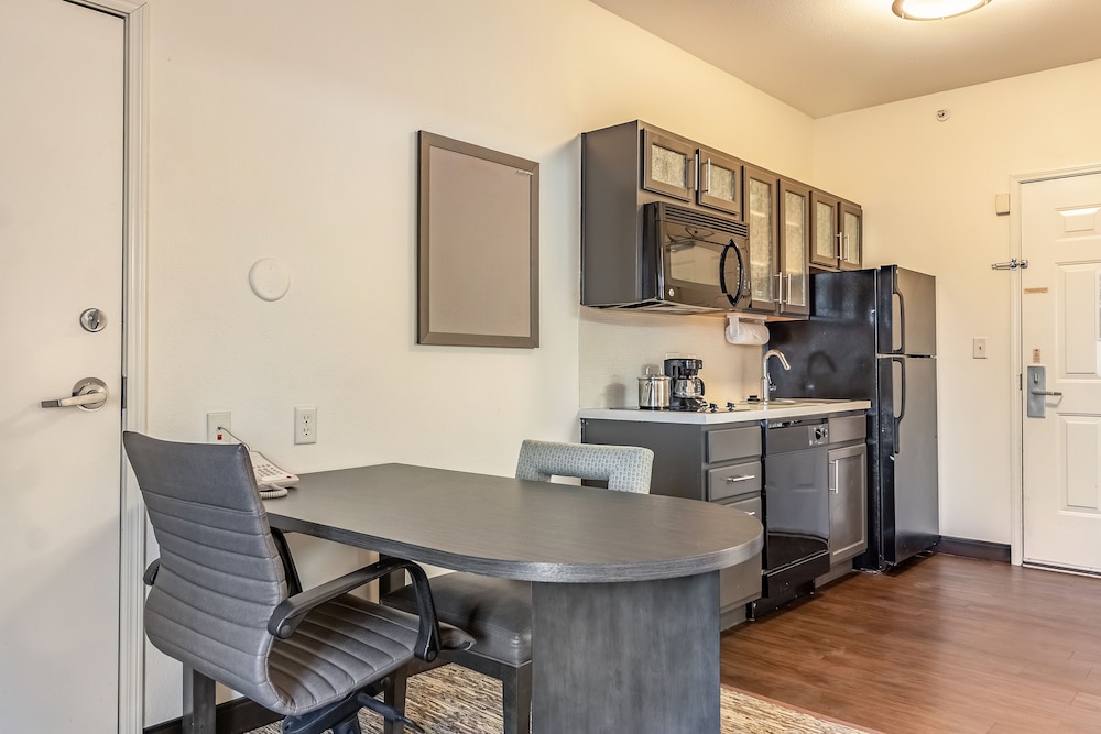 candlewood suites lincoln by ihg