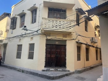 safari house