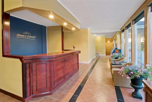 Howard Johnson By Wyndham Lindsay,Gannon Village>>Ennismore,2 star