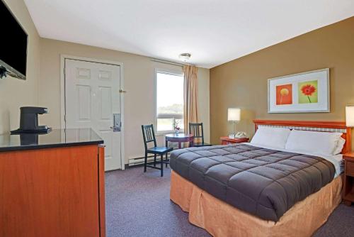 Howard Johnson By Wyndham Lindsay,Gannon Village>>Ennismore,2 star