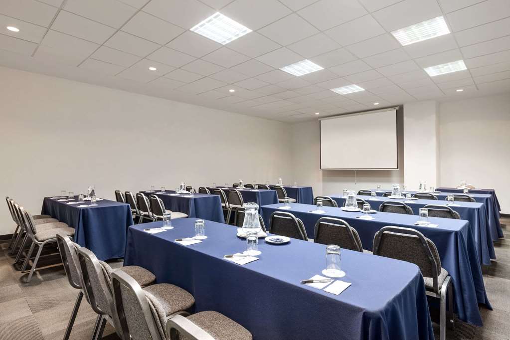 wyndham costa del sol lima airport