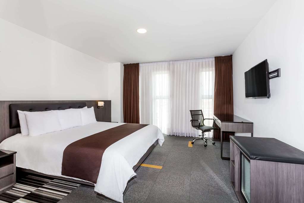 wyndham costa del sol lima airport