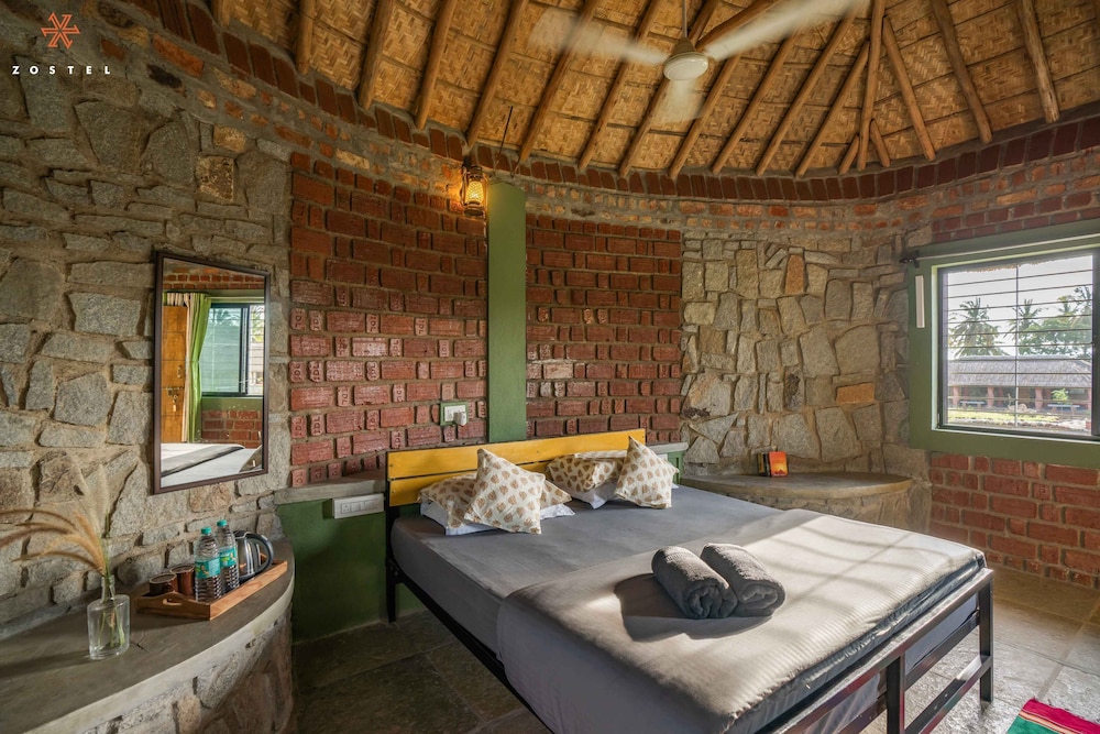 zostel hampi gangavathi