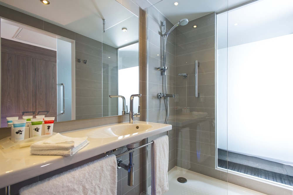 holiday inn london west by ihg