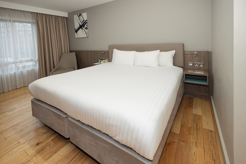 holiday inn london west by ihg