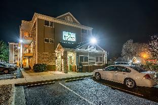 hometowne studios by red roof gainesville ga