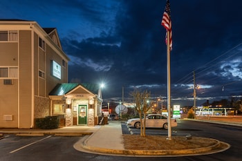 hometowne studios by red roof gainesville ga