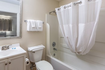 hometowne studios by red roof gainesville ga