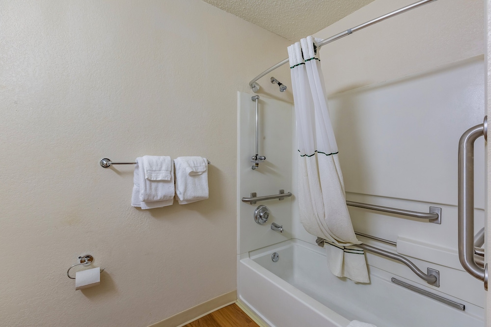 hometowne studios by red roof gainesville ga