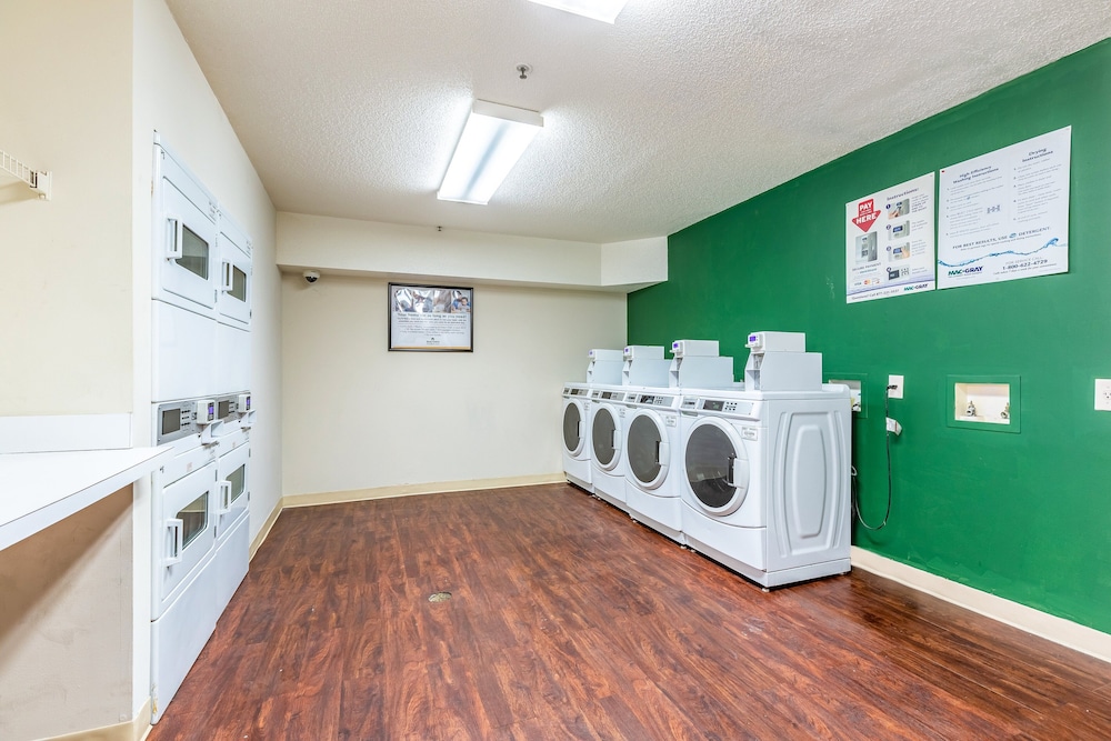 hometowne studios by red roof gainesville ga