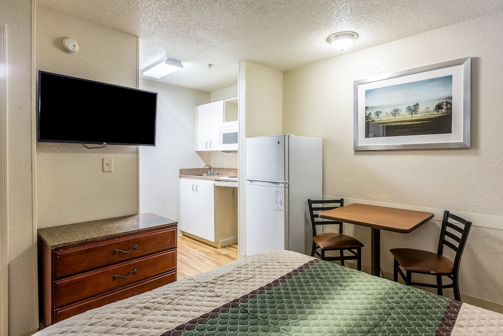 hometowne studios by red roof gainesville ga