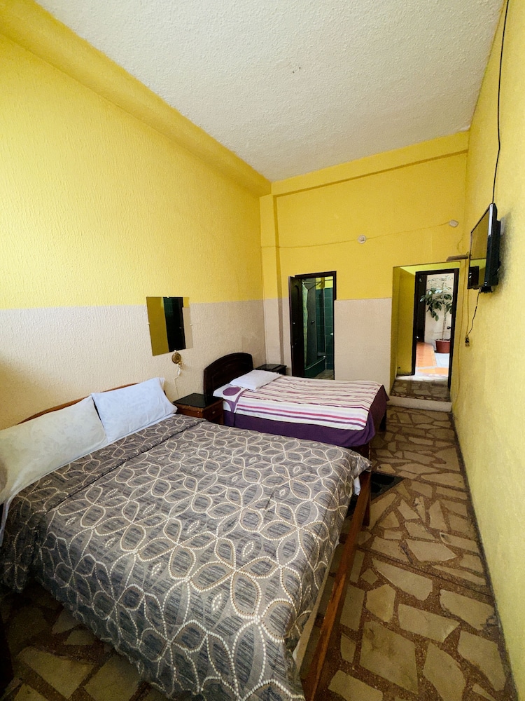 hostal niiza