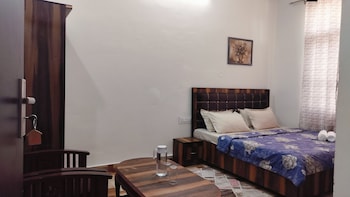 Baikunth Home Stays,,2 star