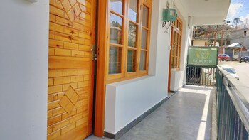 Baikunth Home Stays,,2 star